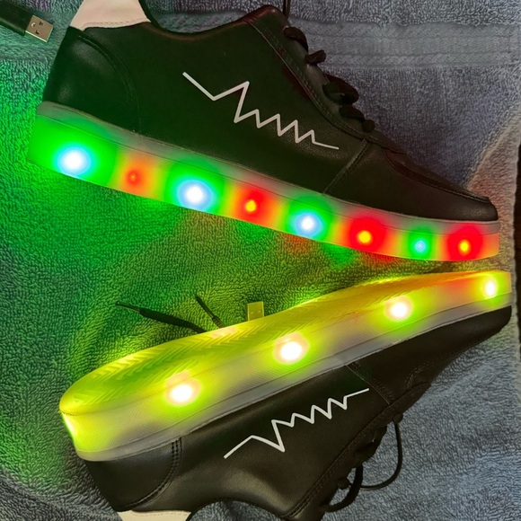 Fiorenzi LED Light-Up Sneakers with Charger - Picture 1 of 8